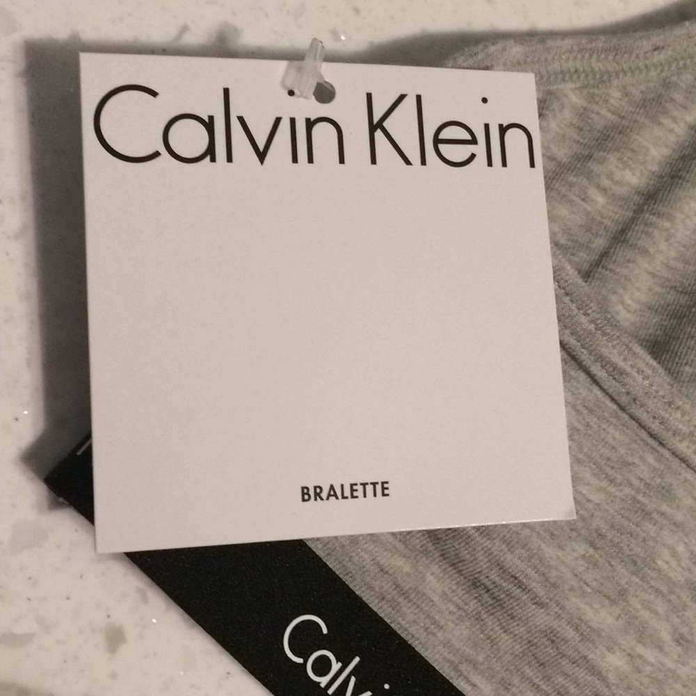 🔥LAST CHANCE🔥 Grey Calvin Klein Bralette - Picture 4 of 6